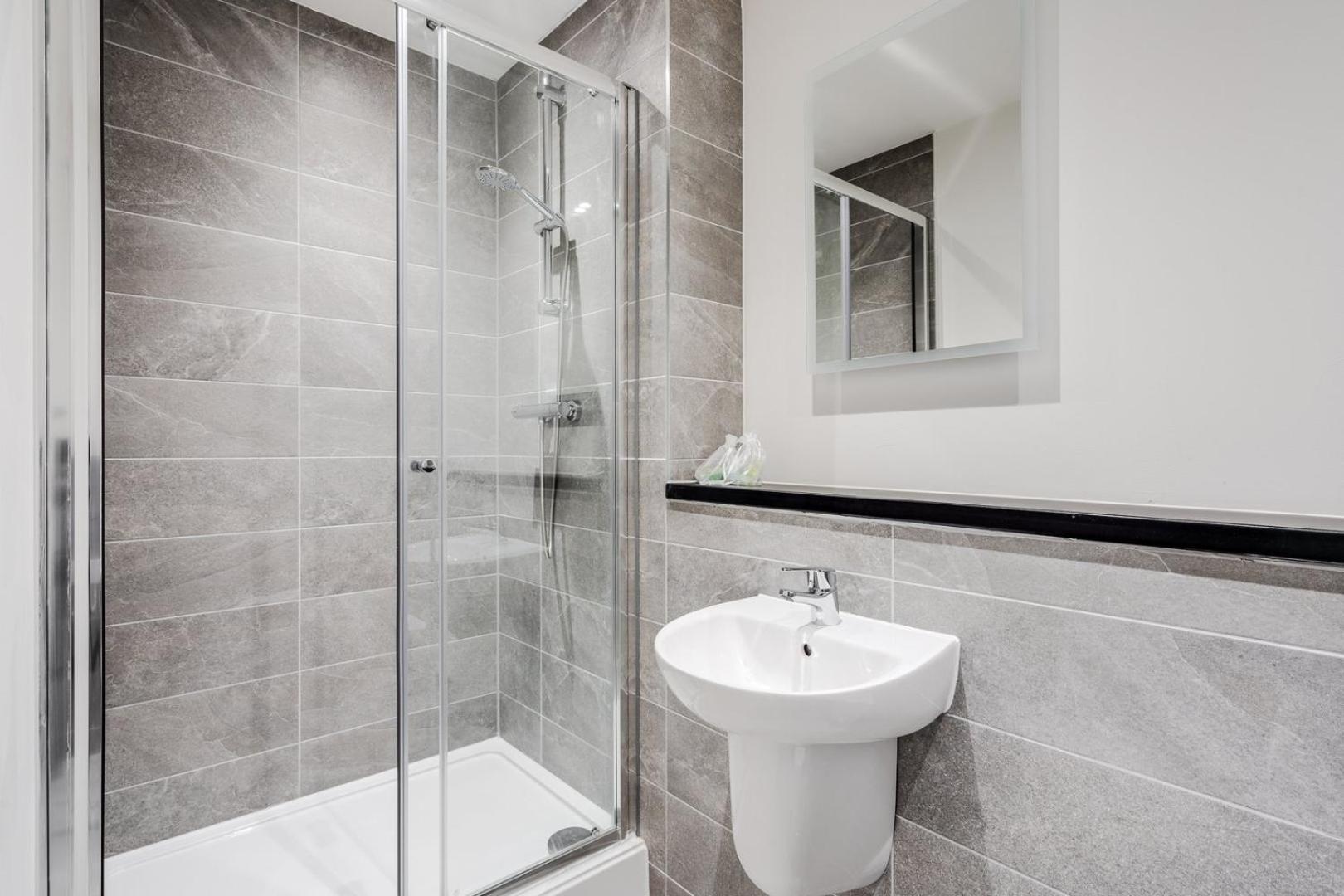 Comforting City Retreat In Vauxhall - No Wifi Liverpool Bagian luar foto