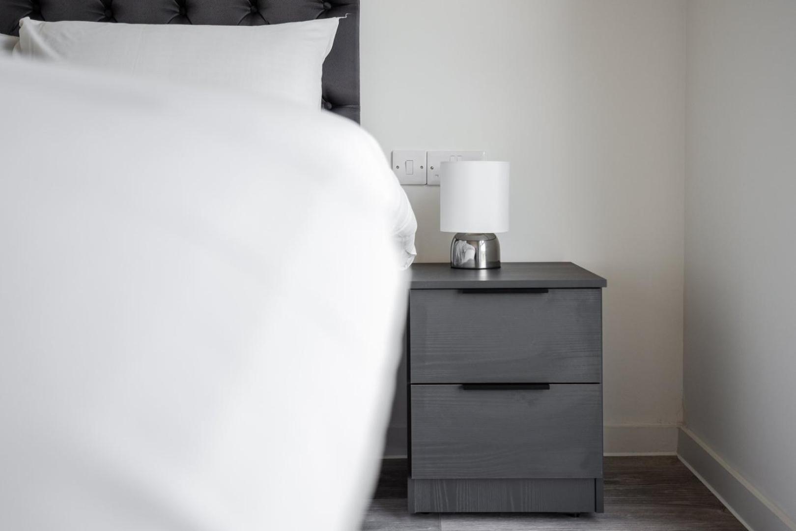Comforting City Retreat In Vauxhall - No Wifi Liverpool Bagian luar foto