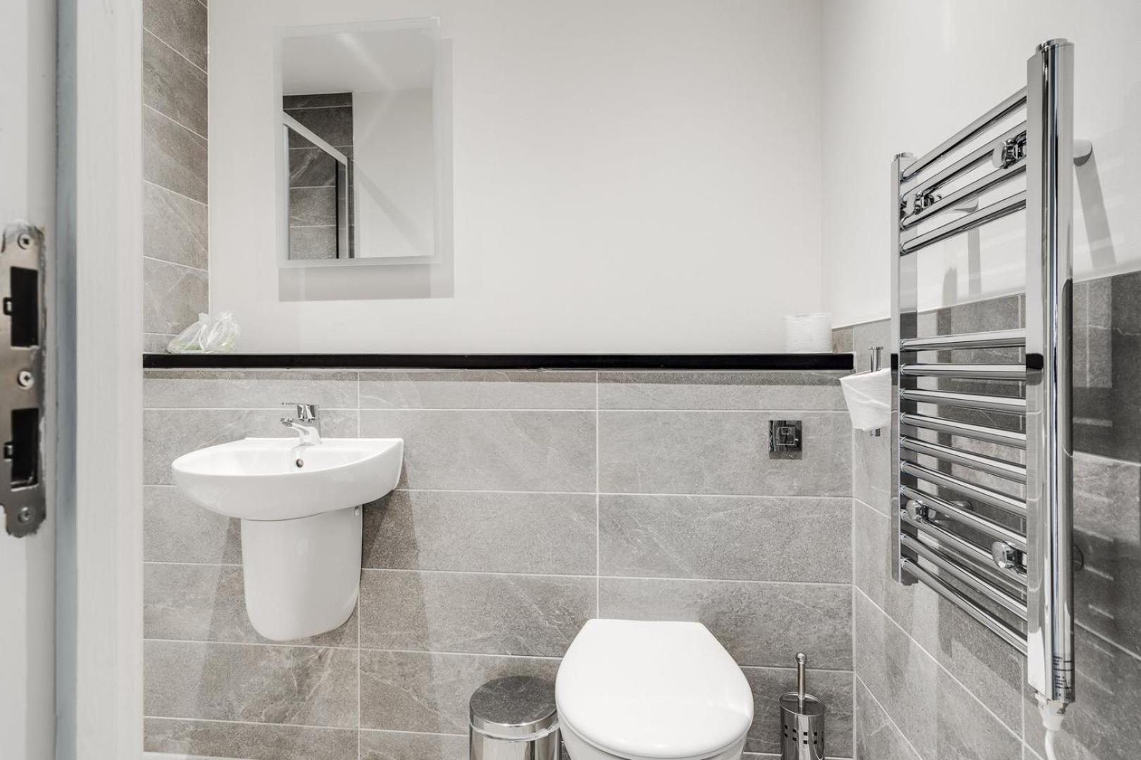 Comforting City Retreat In Vauxhall - No Wifi Liverpool Bagian luar foto